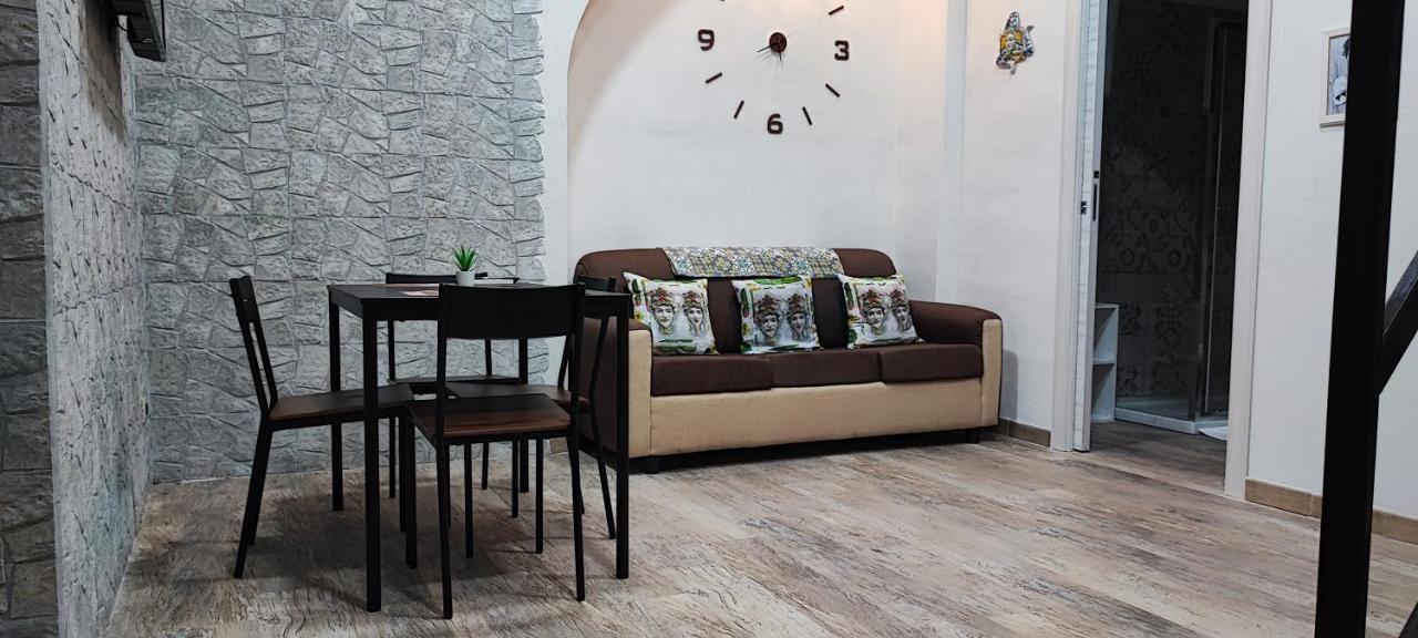 Tapia'S Rooms Big Catania Bagian luar foto