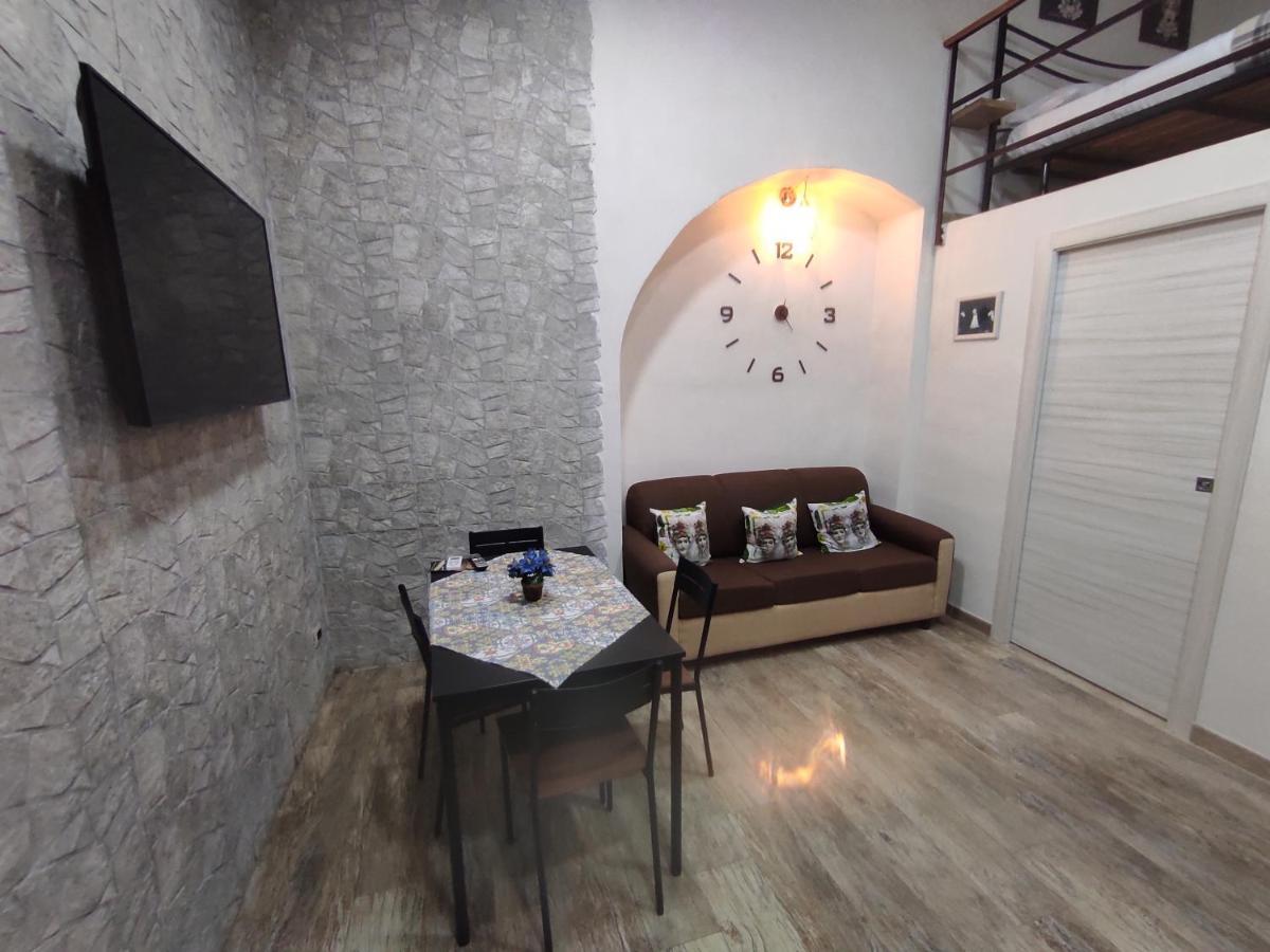 Tapia'S Rooms Big Catania Bagian luar foto