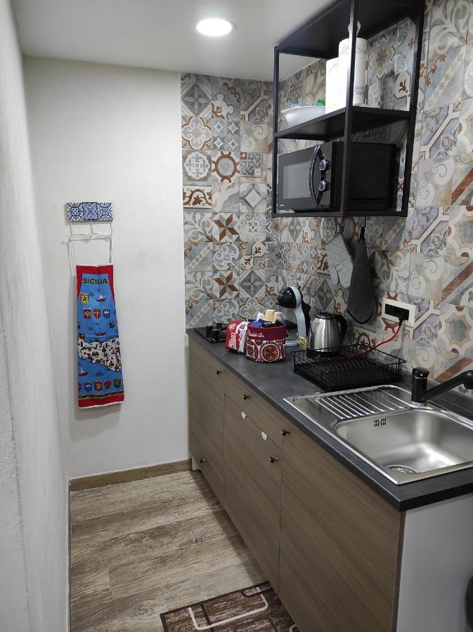 Tapia'S Rooms Big Catania Bagian luar foto